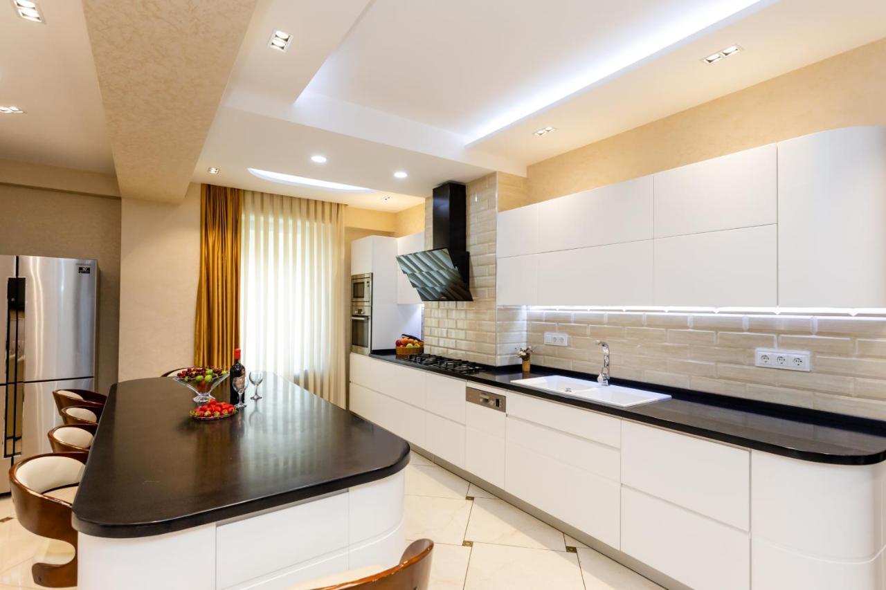 Central Cozy 3Bd-2Bath Apartment Тбилиси Экстерьер фото